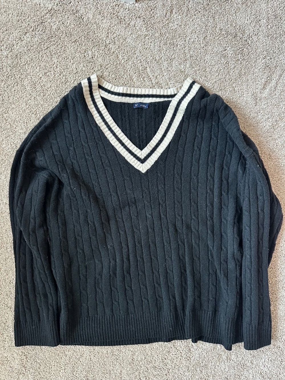 Gap Black and White V Neck Sweater